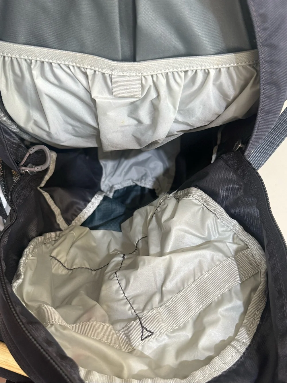 OSPREY Daylite Men's Black and Dark Blue Hydration Pack